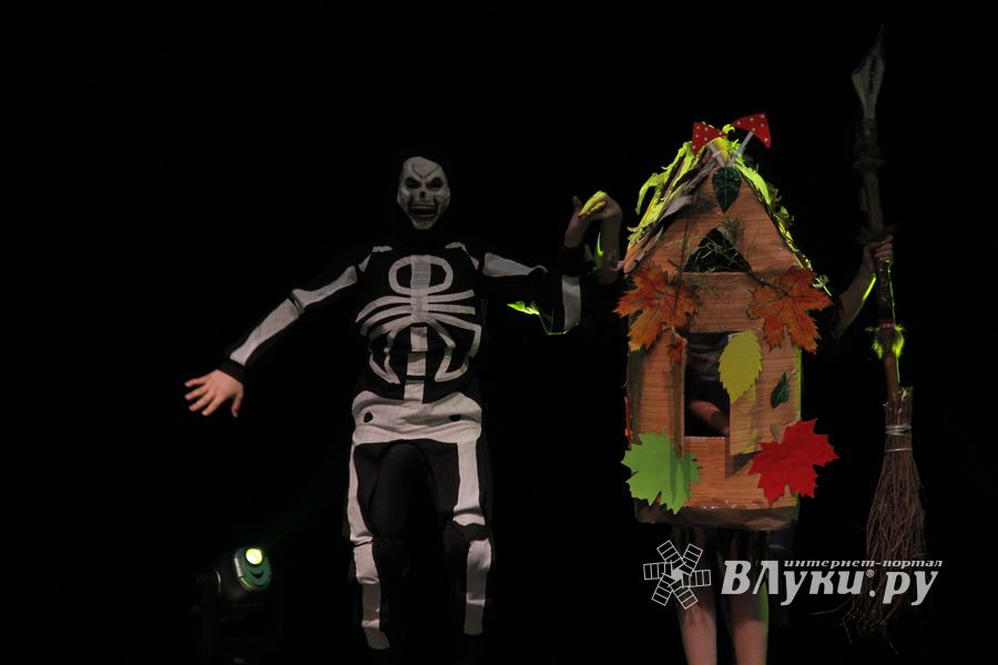 Великие Луки встретили День танца (ФОТО)