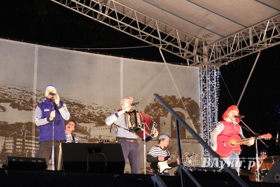 Дождик не помешал открытию городской ёлки (ФОТО)