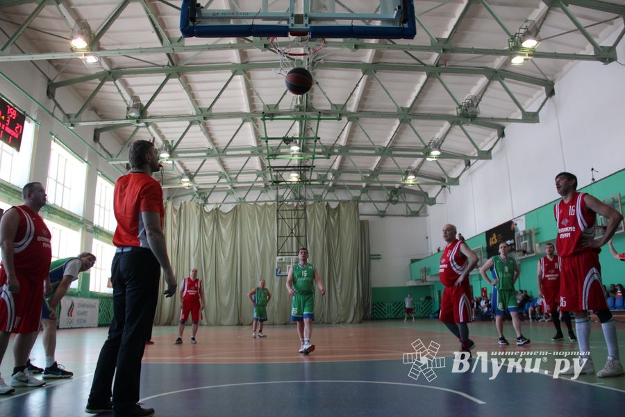 Великолучане одержали победу на межрегиональном турнире ветеранов баскетбола (ФОТО)