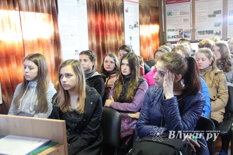 Информационный поезд Октябрьской железной дороги прибыл в Великие Луки