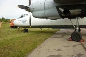 В Пскове пассажирский самолет укатился со взлетной полосы (фото)