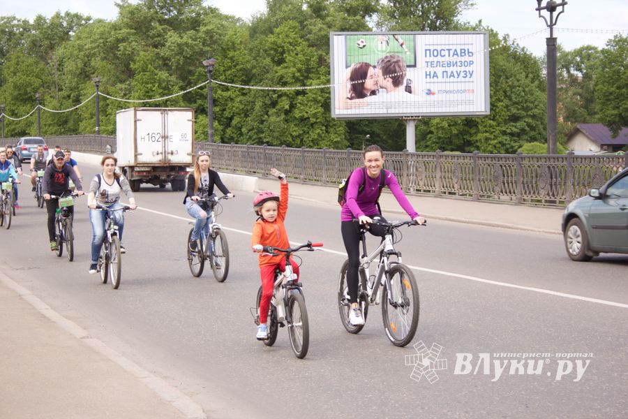 В Великих Луках прошёл Всероссийский велопарад (ФОТО)