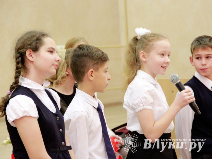 Великолукские первоклассники перевоспитали Бабу-Ягу (ФОТО)