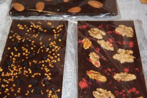 Где в Великих Луках попробовать живой шоколад на меду и вздремнуть на ульях?