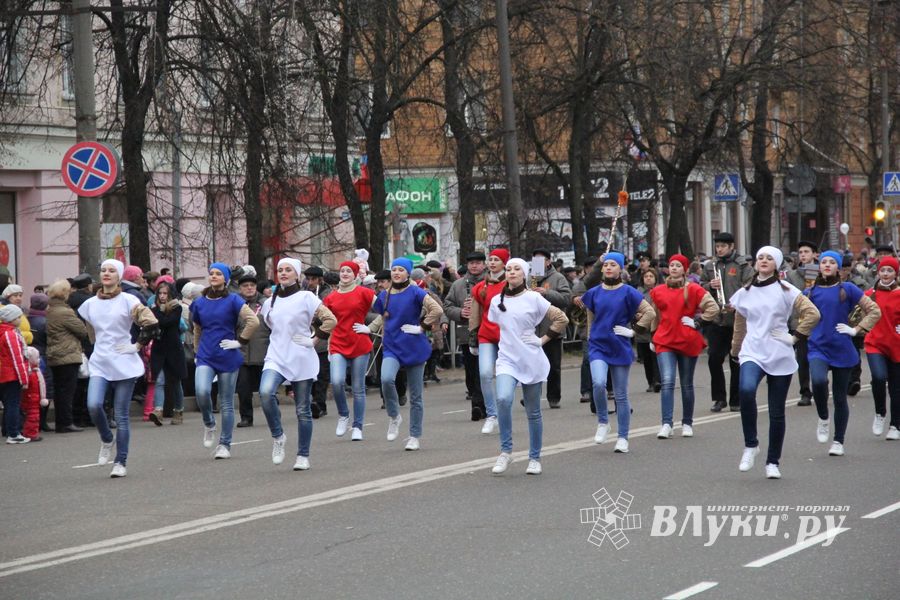Великие Луки отметили День народного единства (фоторепортаж)