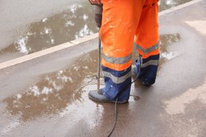 На проспекте Гагарина меняют дорожное ограждение (ФОТО)