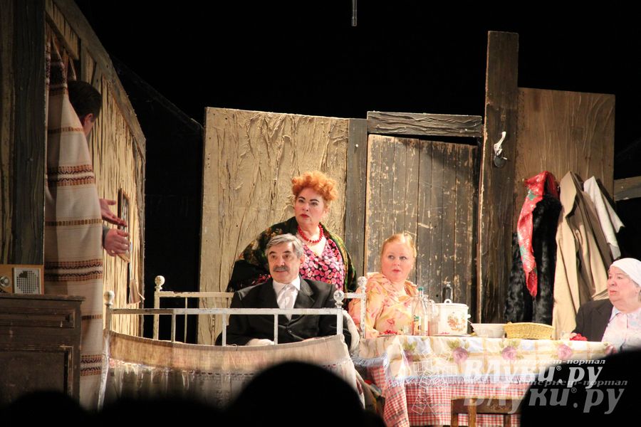 Народные артисты России выступили в Великих Луках (фото)