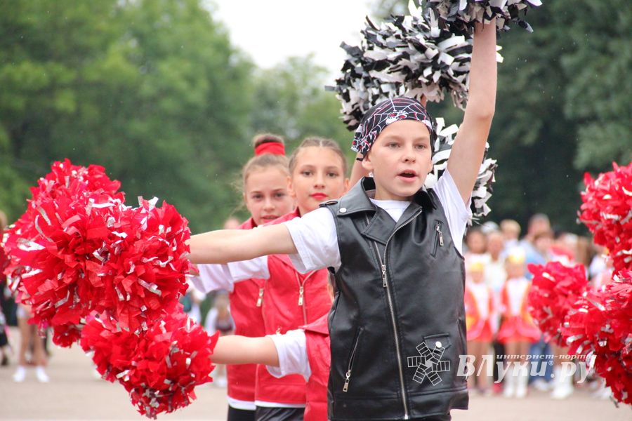 В Великих Луках проходит ​Международный фестиваль-конкурс среди мажореток и барабанщиц (ФОТО)