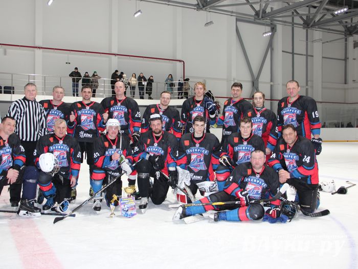 Памятный турнир по хоккею прошел в великолукском «Айсберге» (ФОТО)