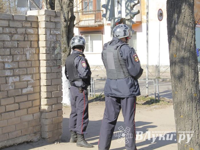 Фотофакт: учения в великолукском ОМВД