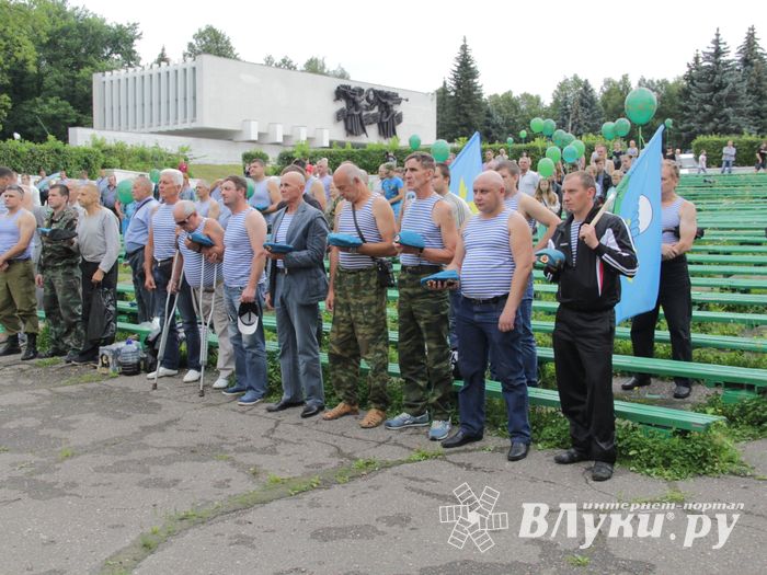 В Великих Луках отмечают День ВДВ (ФОТО)