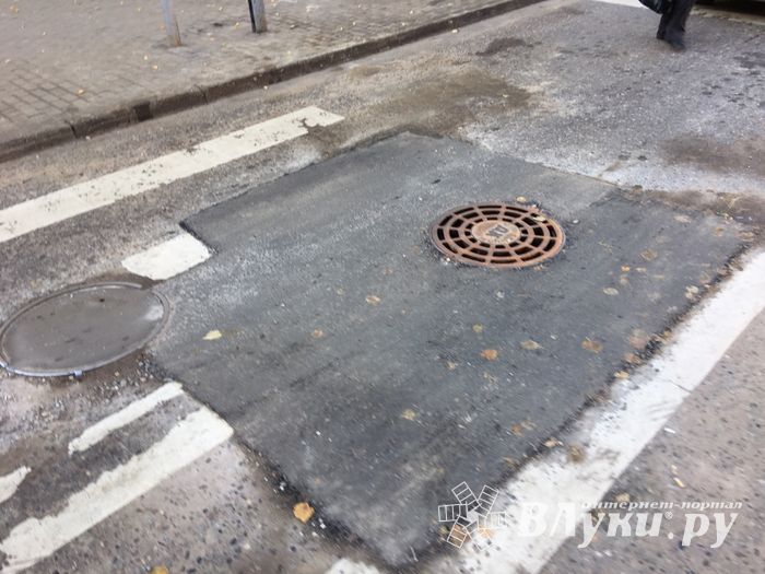Ливневый колодец в центре Великих Лук приобрел новую «одежку»