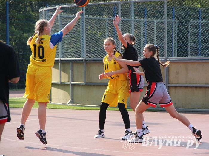 В Великих Луках прошли региональные соревнования «Оранжевый мяч» (ФОТО)