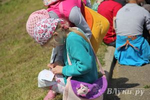 В Великих Луках прошел конкурс детских  рисунков на асфальте (фото)