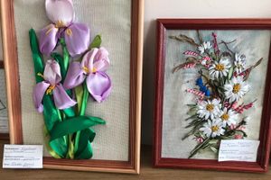 В школе №13 проходит выставка творческих работ учащихся (ФОТО)