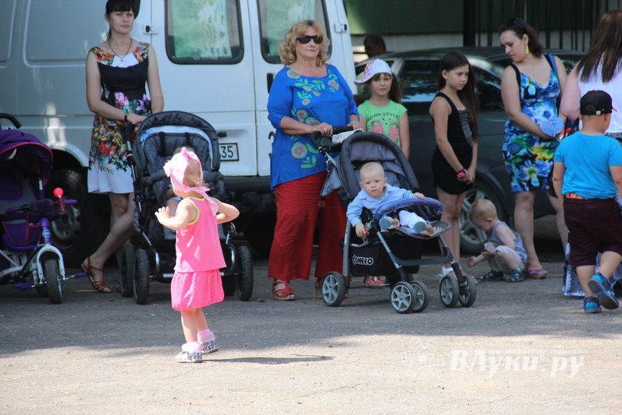 В городском парке Великих Лук прошёл День мороженого