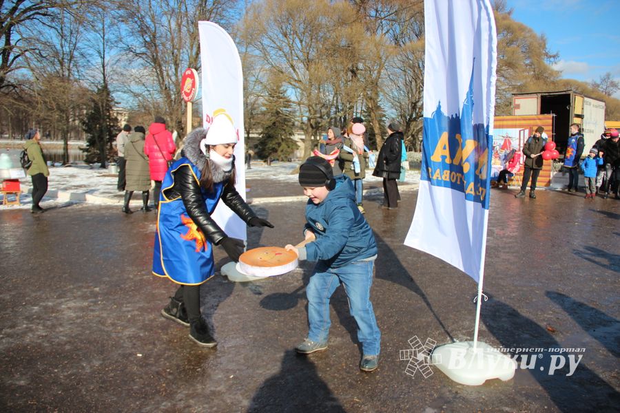 Масленичные гуляния прошли в Великих Луках (ФОТО)