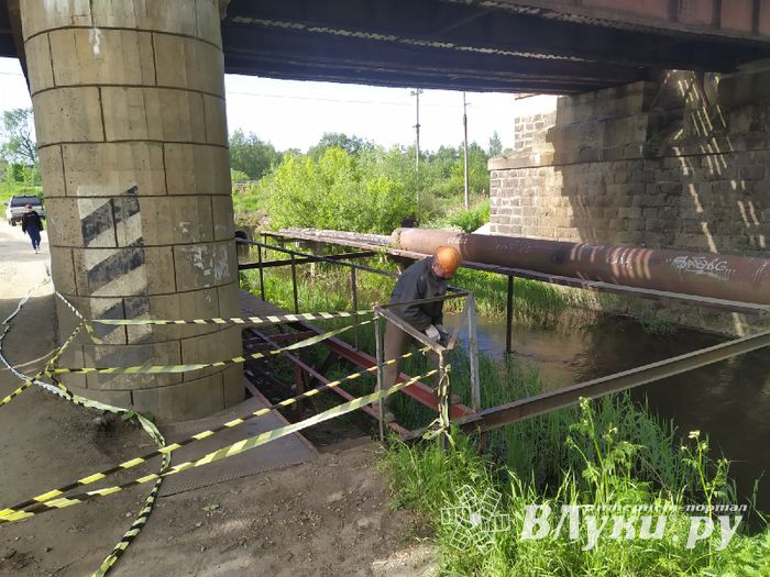 Мостик возле Лазавицкого переезда ремонтируют (ФОТО)