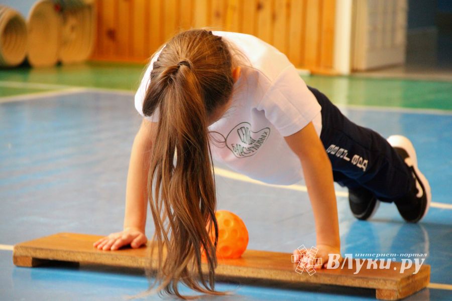 Великолучане одержали победу в зональном этапе «Папа, мама, я – спортивная семья» (ФОТО)