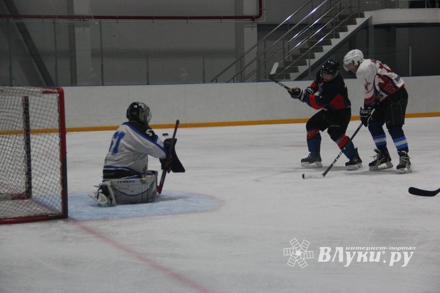 Две победы у великолукских хоккейных команд (ФОТО)