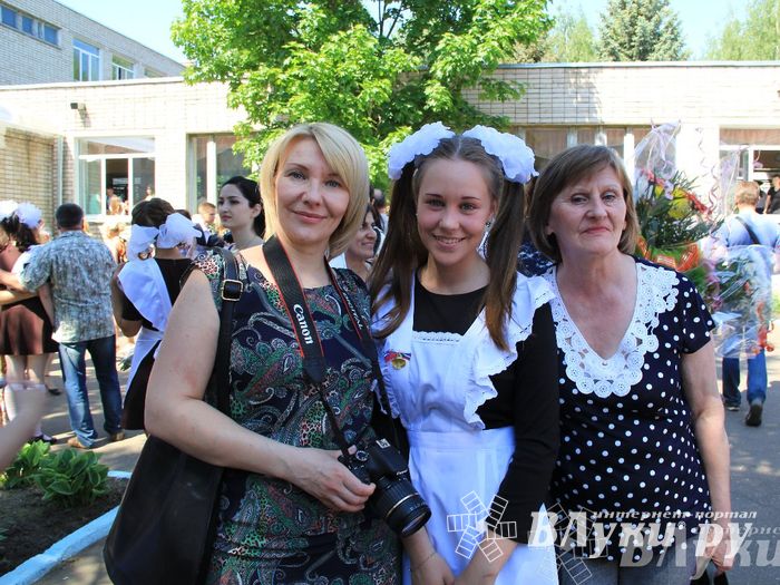 В Великих Луках прозвенели «Последние звонки»