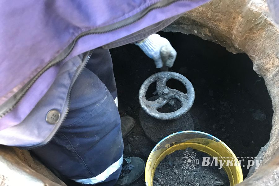 Технический колодец шокировал великолукских газовщиков (ФОТО)