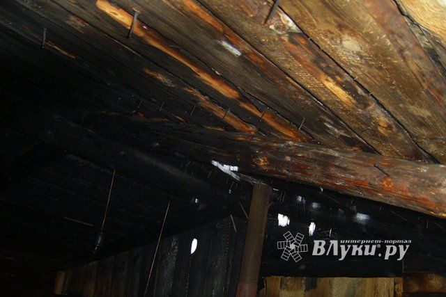 Из-за нарушения правил пожарной безопасности в Псковской области сгорел гараж (фото)