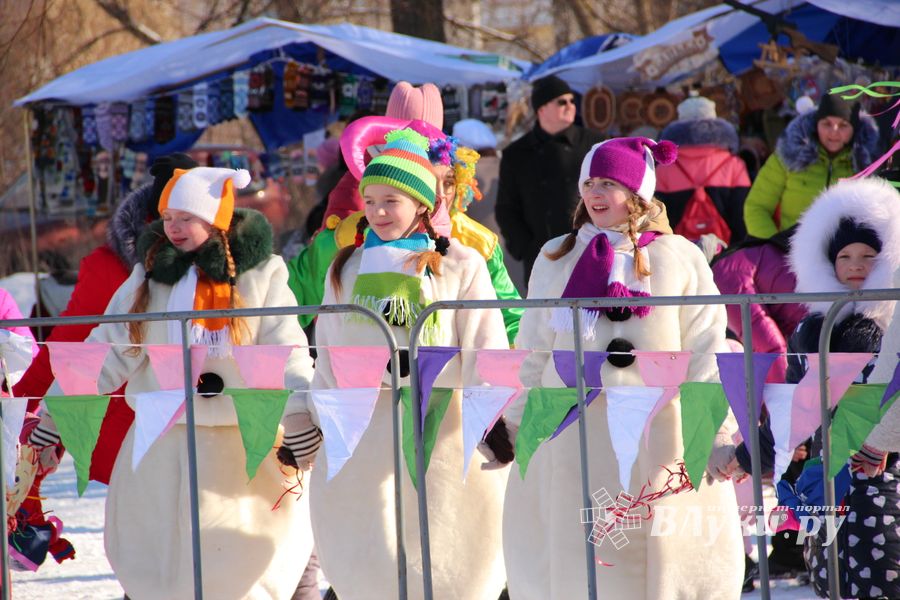 Широко отметили Масленицу в Великих Луках (ФОТО)