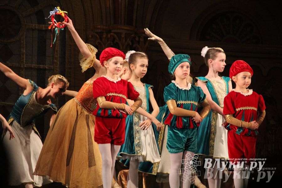 Московский театр «Корона Русского Балета» представил великолучанам балет «Лебединое озеро»