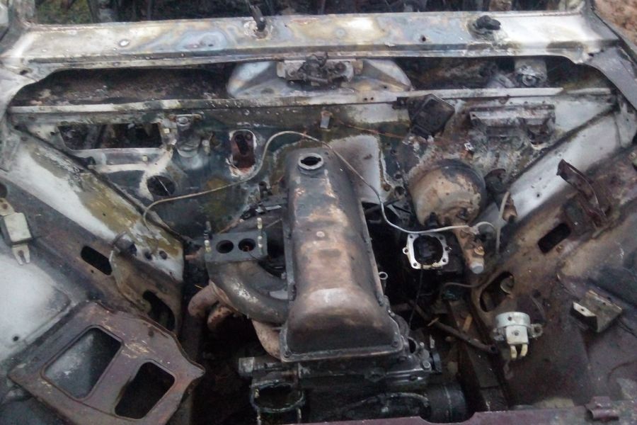 В Великих Луках горел автомобиль (ФОТО)