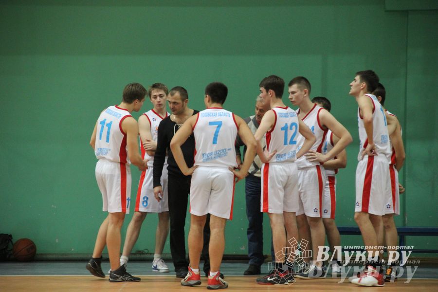 В Великих Луках прошли финальные игры муниципального этапа «КЭС-Баскет» (фото)