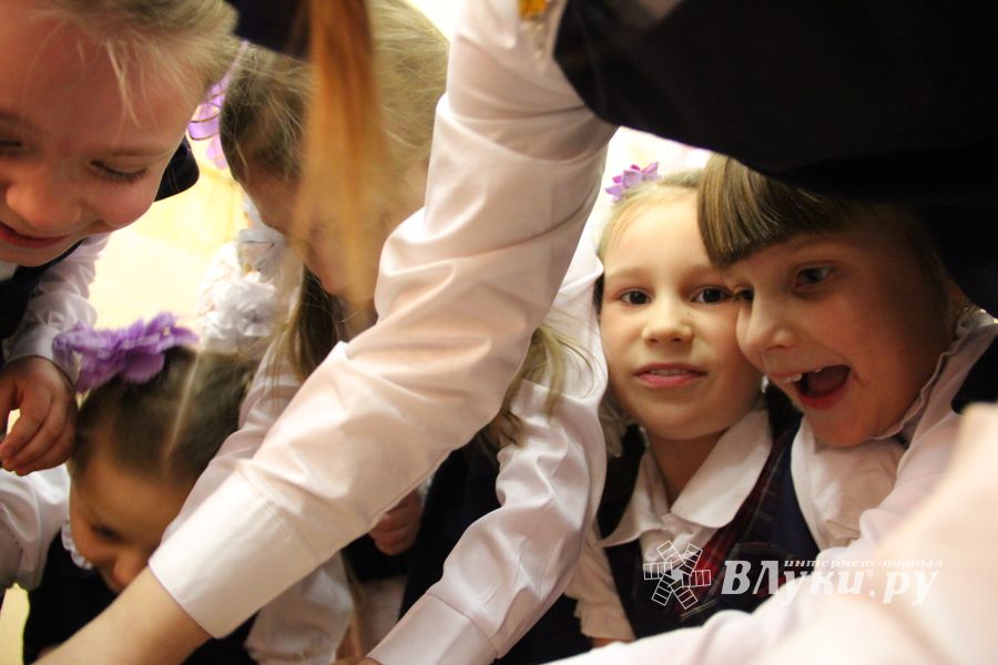 В школе №13 прошёл конкурс «А ну-ка, девочки!» (ФОТО)