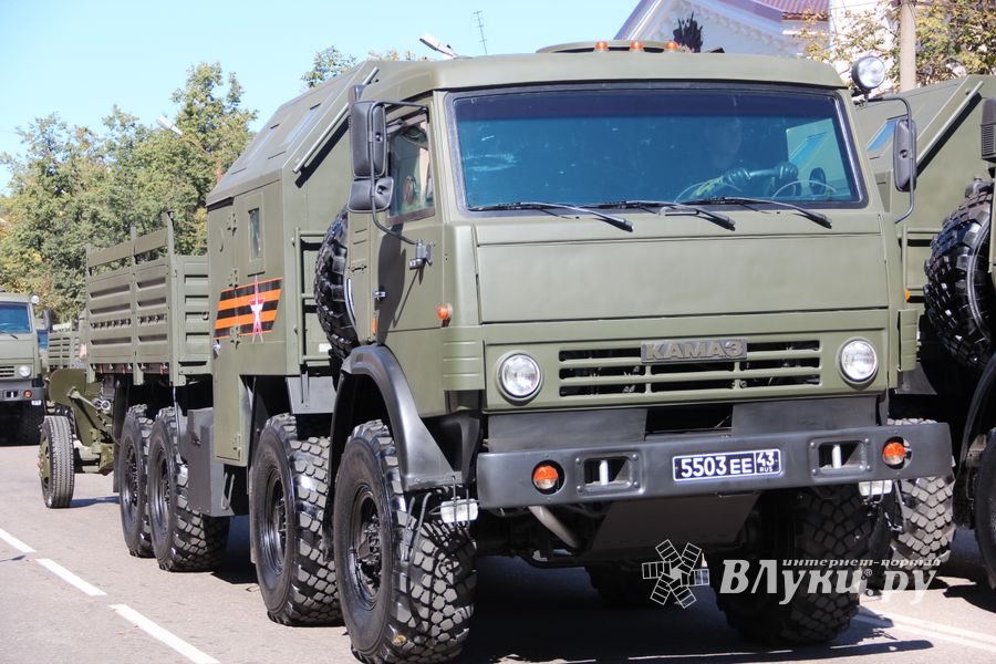 Военный парад в Великих Луках, часть II (ФОТО)