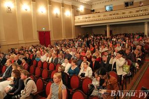 Вручение медалей выпускникам