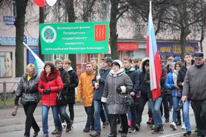 В Великих Луках прошло праздничное шествие (ФОТО)