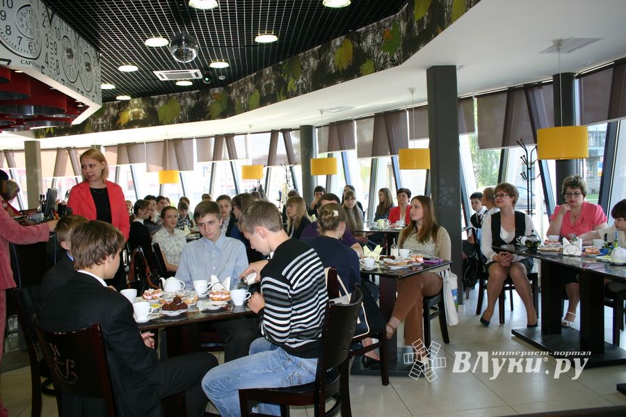 Великолукские школьники посетили "Литературное кафе"