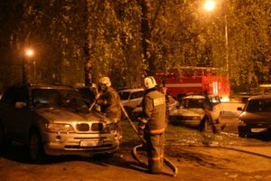 На Дружбе загорелся BMW