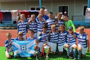 Юные футболисты из Калининграда стали победителями турнира «Локобол» в Великих Луках (фото)