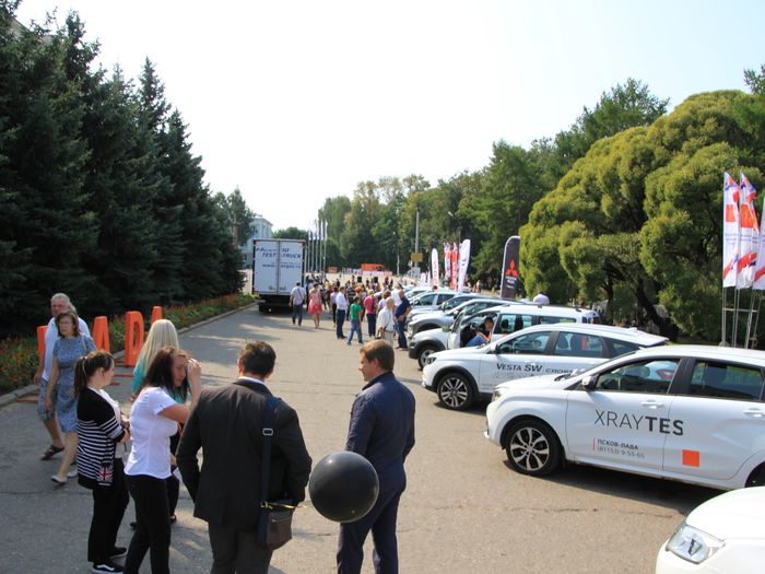 В Великих Луках в День Города прошла «Автовыставка 2018 - ЛЕТО» (ФОТО)