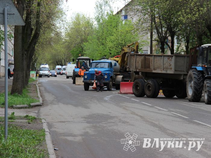 На Ставского устраняют прорыв в водопроводе (ФОТО)