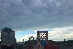 Пробка на трассе М9 на выезде из Великих Лук (ФОТО)