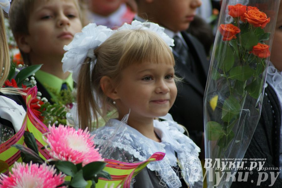 Школы города отметили 1 сентября (фото)