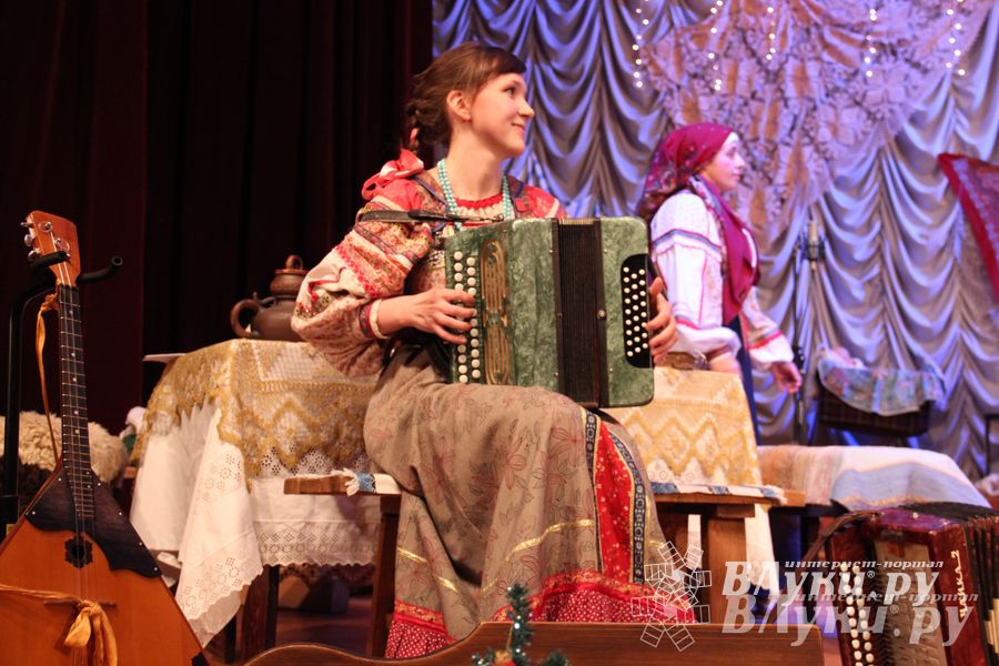  Рождественский концерт ансамбля «Заряница» прошел в Великих Луках (фото)