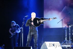 В Великих Луках состоялся концерт Дениса Майданова