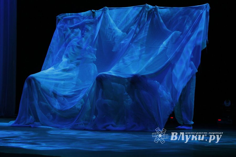 Великие Луки встретили День танца (ФОТО)