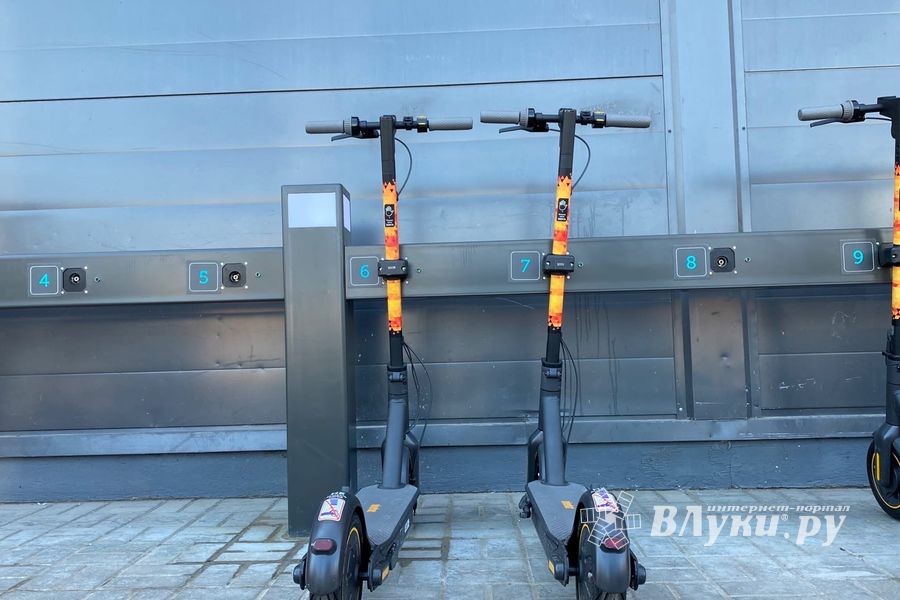 Самокат на прокат: в Великих Луках появился кикшеринг электросамокатов