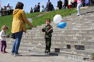 Парад Победы в Великих Луках (фото)