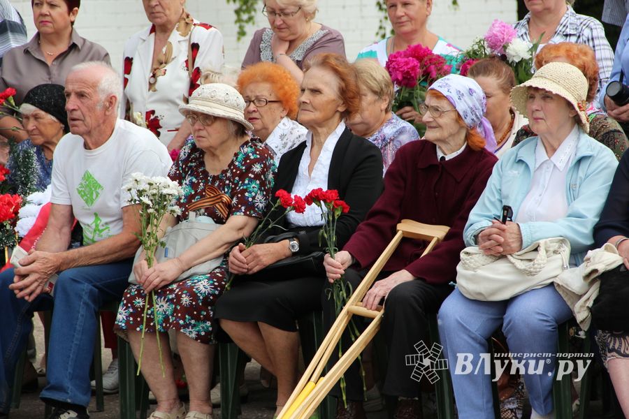 В Великих Луках проходит День памяти и скорби (ФОТО)