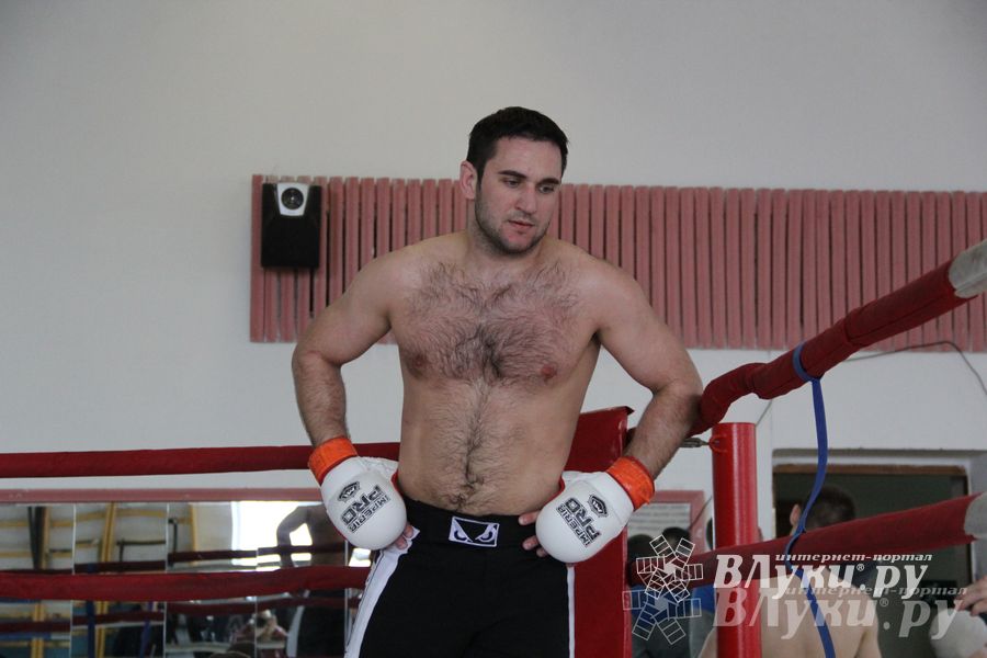 В Великих Луках прошел Чемпионат области по смешанному боевому единоборству (фото)