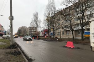 На проспекте Октябрьском в Великих Луках затруднено движение (ФОТО)